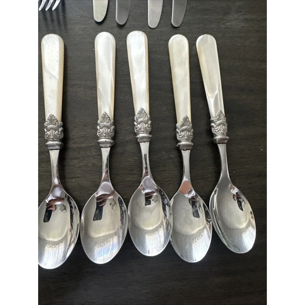EME 18/10 Italy Napoleon Flatware mother of pearl handle Vintage 31 Piece